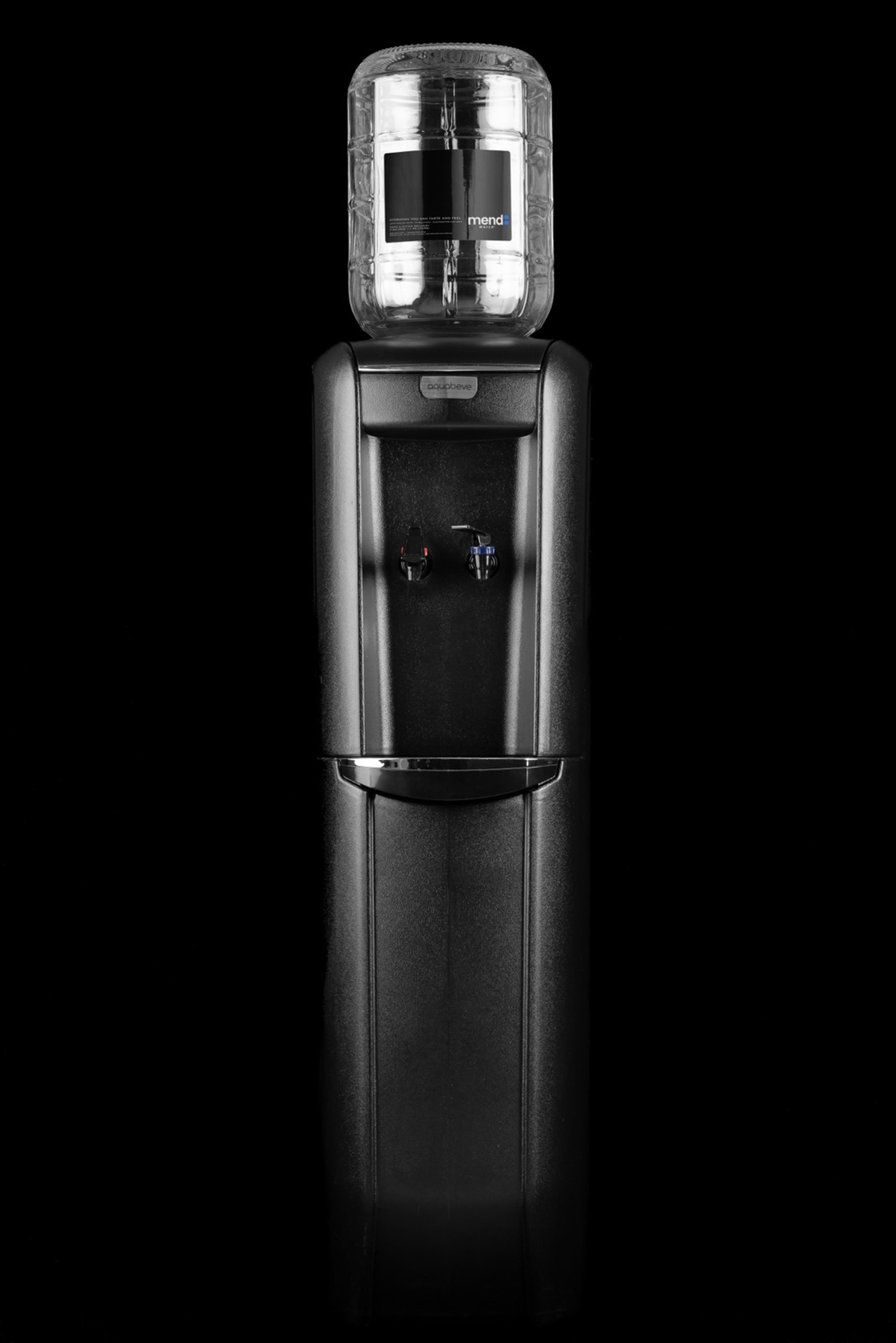 Hot and cold water dispenser